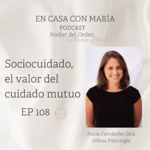 Alicia Fernandez Selas, psicçologa, habla de sociocuidado, en el podcast En casa con María, de Atelier del Orden.