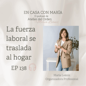 Portada del episodio 138 del podcast En casa con María. Se ve a María Leániz, presentadora y fundadora de Atelier del Orden