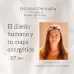 portada del episodio del podcast En casa con María, de Atelier del Orden, dedicado al diseño humano y tu mapa energético, con Susana Caralt en la imagen de portada.
