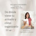Portada del episodio 148 del podcast En casa con María, de María Leániz, fundadora de Atelier del Orden. Aparece el título "De dónde viene tu armario y cómo organizarlo" junto a una foto de la autora.